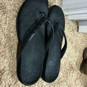 Women’s voinic sandals black size 10.5